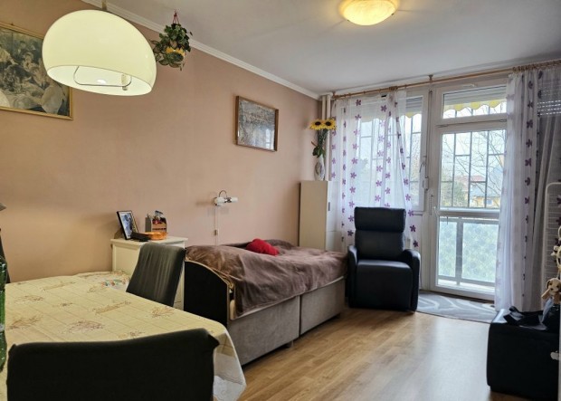 XV. Ker�let, Ny�rpalota utca, 53 m2-es, t�rsash�zi lak�s, 2 szob�s