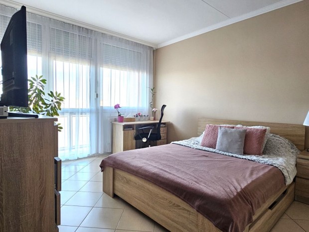 XV. Ker�let, Ny�rpalota utca, 71 m2-es, t�rsash�zi lak�s, 3 szob�s