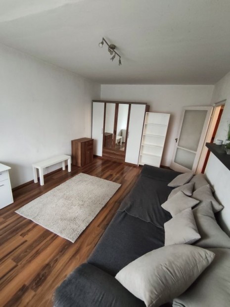 XV. Ker�let, S�rf� utca, 35 m2-es, t�rsash�zi lak�s, 1+1 szob�s