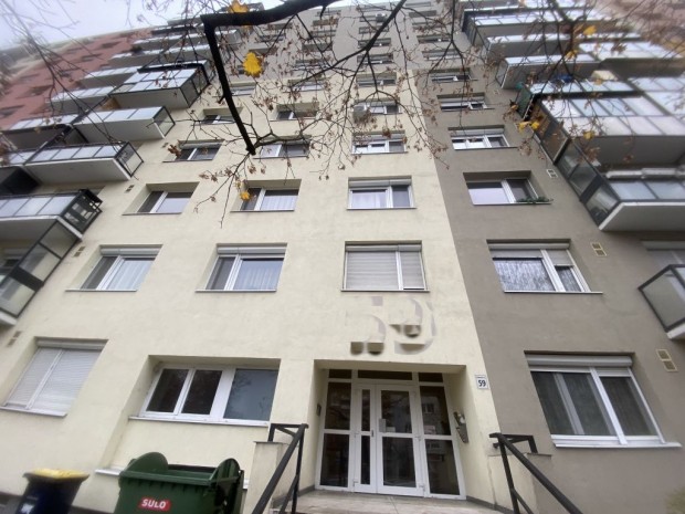 XV. Ker�let, Zs�kav�r utca, 50 m2-es, t�rsash�zi lak�s, 2 szob�s