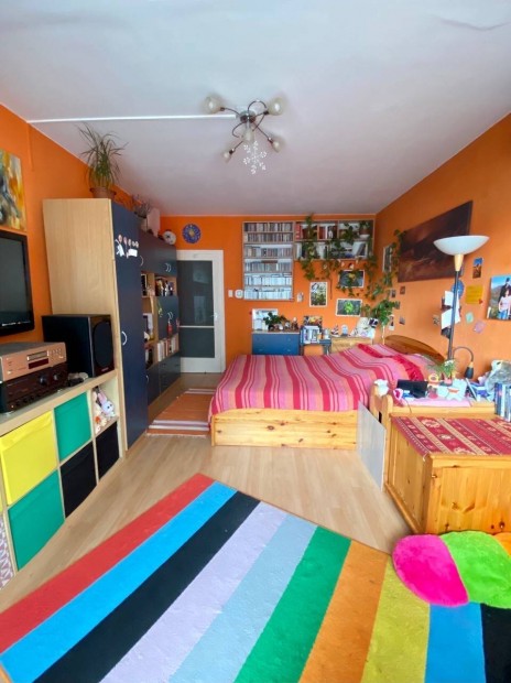 XV. ker�let P�skomliget u. 56 m2 lak�s elad�