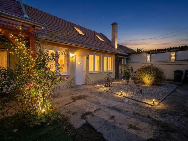 XXIII. Ker�let, Szit�s utca, 63 m2-es, h�zr�sz, 3 szob�s, j� �llapot�