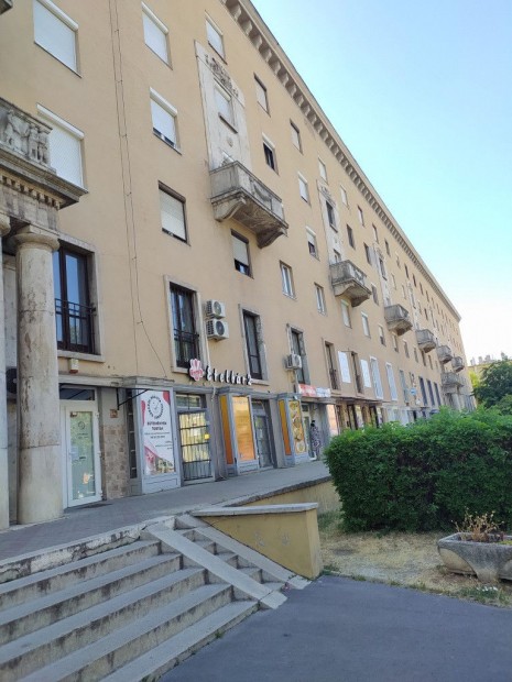 XXI. Kerület, Kossuth L. utca, 42 m2-es, 4. emeleti, társasházi lakás