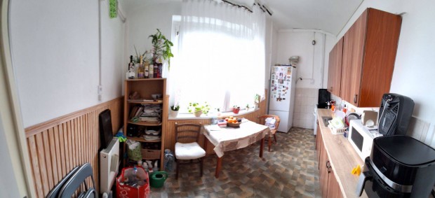 XXI. ker�letben 64nm-es lak�s