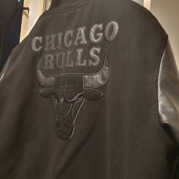 XXL-es Chicago Bulls NBA varsity bomber dzseki kabt