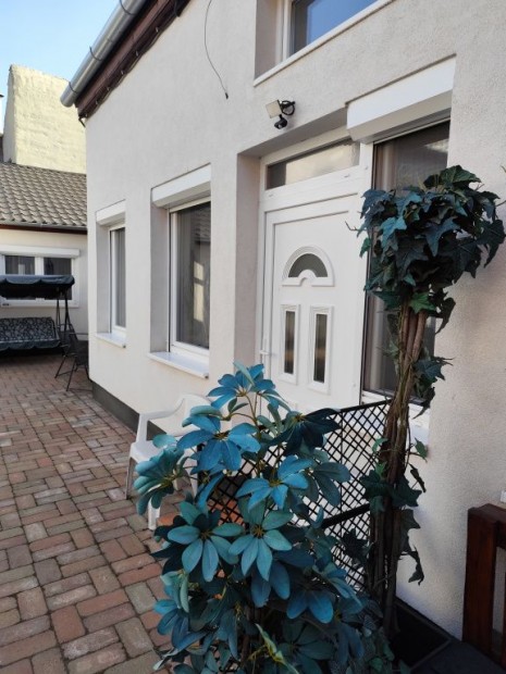 XX. Ker�let, Hat�r �t, 55 m2-es, h�zr�sz, 3 szob�s, kiv�l� �llapot�