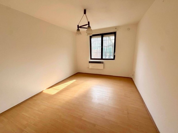 XX. ker�letben az Als� hat�r �ton elad� h�zr�sz