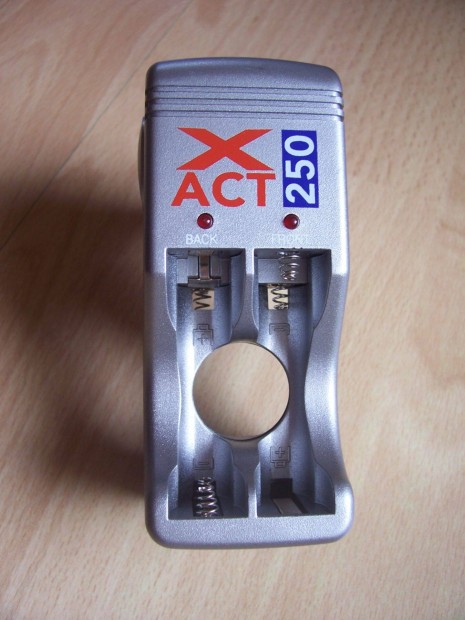 X-ACT elem - akku töltő AA; AAA