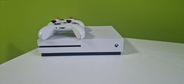 X Box ONE S + 2 Kontroller