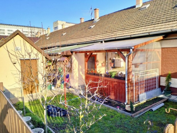 X. Ker�let, Szeg�ly utca, 45 m2-es, t�rsash�zi lak�s, 1 szob�s