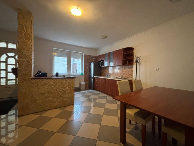 X., K�b�nya v�rosk�zpont Ligettelek r�sz�n elad� k�t szintes h�zr�sz,