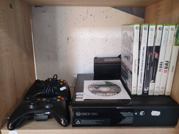 Xbox 360E 250GB 2 karral jtkokkal 