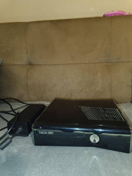 Xbox 360 250GB +Kinect +3 Controller