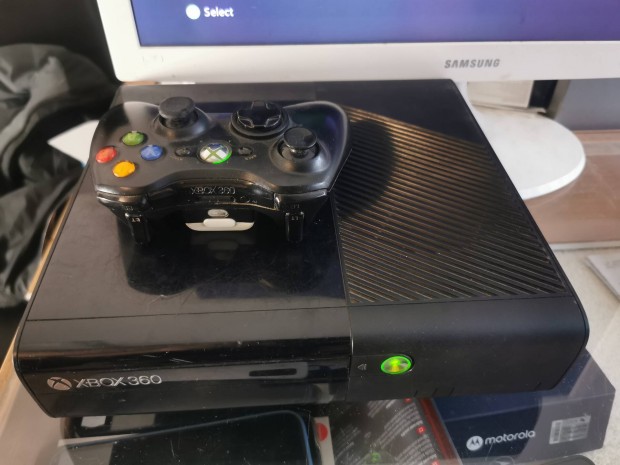 Xbox 360 500GB 1 kontrollerel