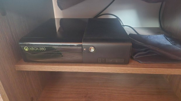 Xbox 360 E500gb , dobozval + 16db jtk