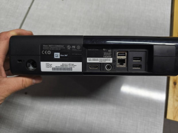 Xbox 360 E 4GB Kinect kamera