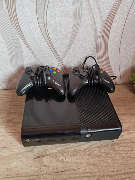 Xbox 360 E 500GB jtkkonzol, 2-kontrollerel, hibtlan! Korrekt R!