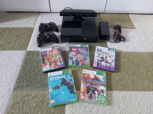 Xbox 360 E Slim 500GB 2db Kontrollerrel Kinect Szenzorral Játékokkal