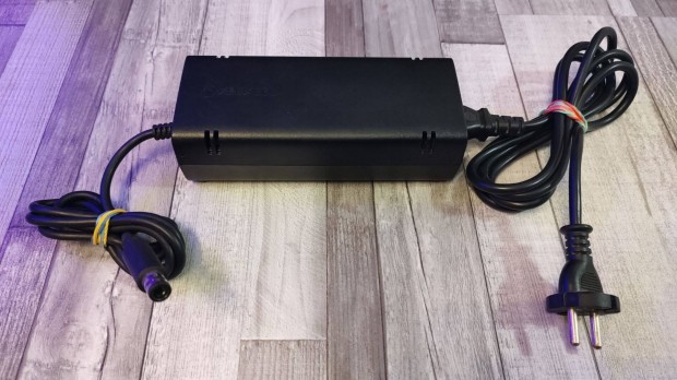 Xbox 360 E Slim: Tápegység Gyári Microsoft