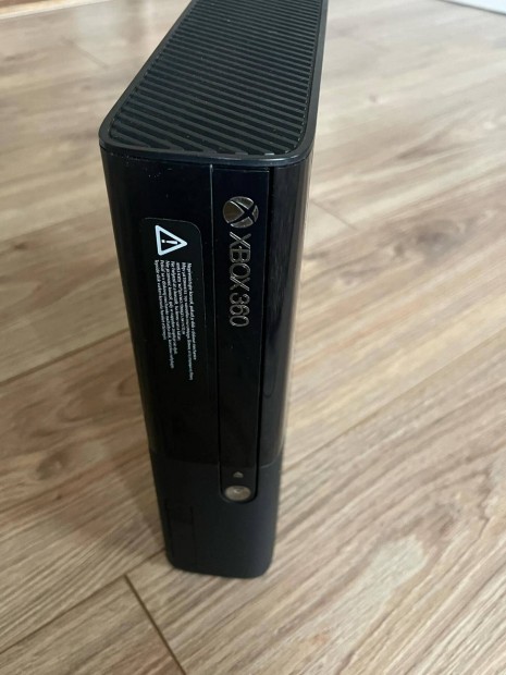 Xbox 360 E konzol