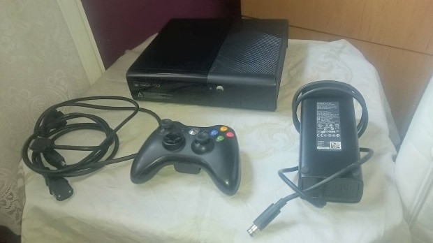 Xbox 360 E konzol tápegység kontroller kábelek