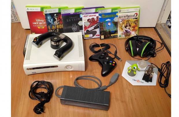 Xbox 360 Konzol + Jtkok + Fles + Disney Infinity szett + kormny