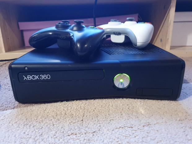 Xbox 360 S Slim 500 GB Rgh !!!  + 2 kontroller + 29 jtk