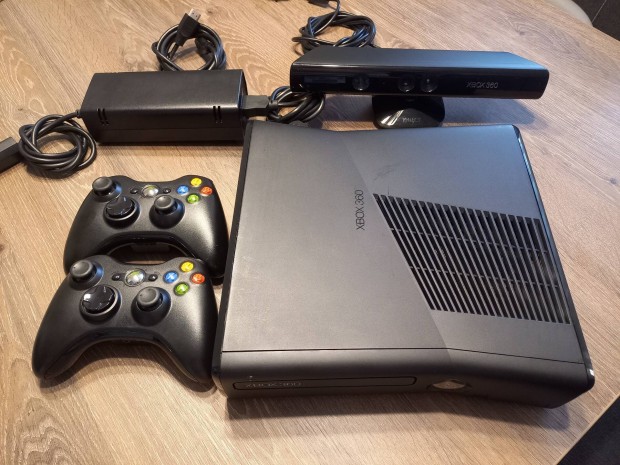 Xbox 360 S slim 500GB konzol 2db joy, 6h gari, 90 jtk 