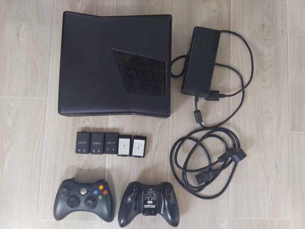 Xbox 360 Slim 4GB