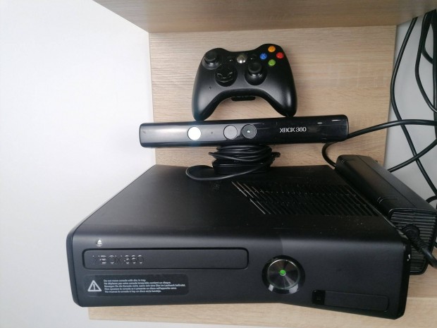 Xbox 360 Slim 4gb jtkkonzol Kinect szenzorral elad!