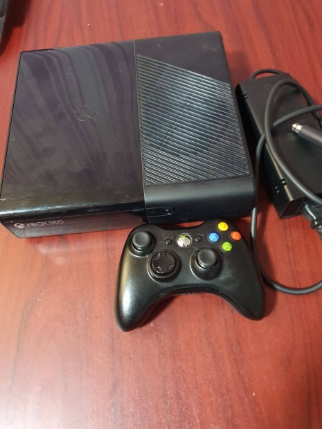 Xbox 360 Slim E Rgh 500 GB HDD 1kontrollerrel tápegységgel játékokkal