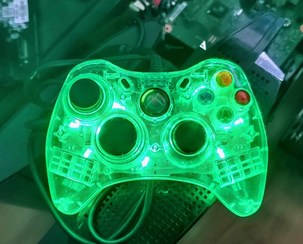 Xbox 360 Vezetkes Vilgts kontroller (Afterglow)