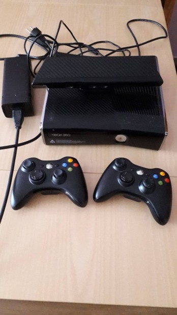 Xbox 360, 2 kontroller+ kinetik szenzorral, 133 db jtkkal