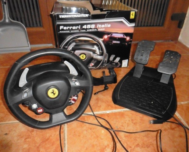 Xbox 360, PC, Thrustmaster Ferrari Kormny Pedllal. dobozban