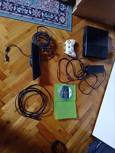 Xbox 360 , kinectel , egy karral , jtkokal elad (29400 Ft)