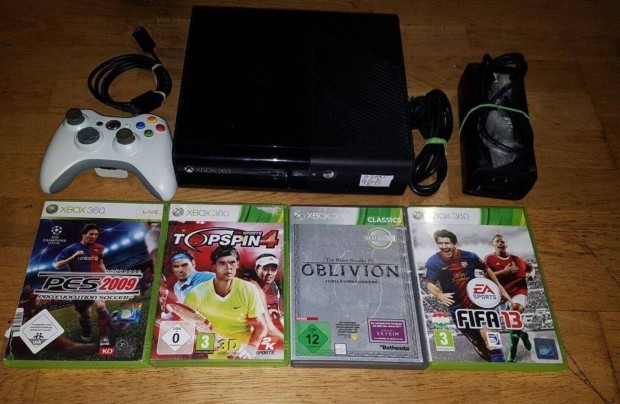 Xbox 360 e slim 4gb 4 darab jtkkal elad