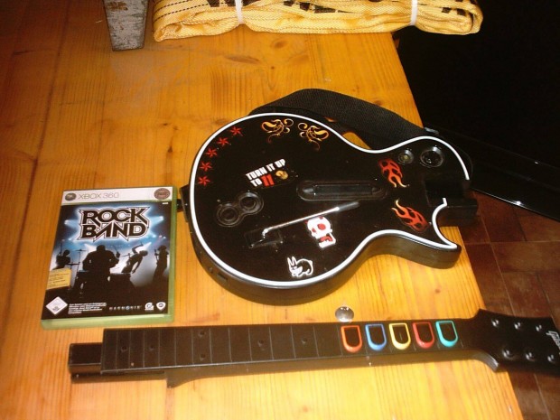 Xbox 360 guitar hero gitr