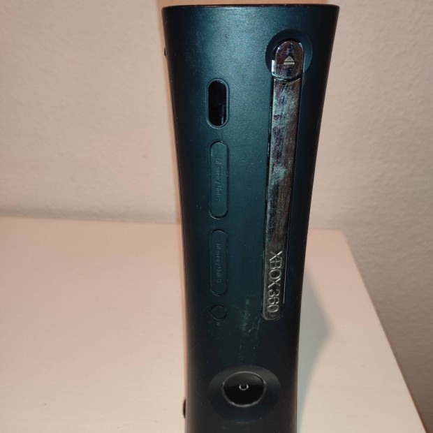 Xbox 360 konzol + controller