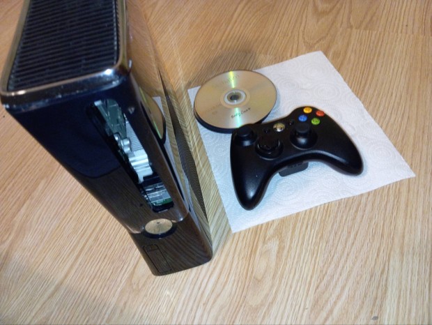 Xbox 360 slim (hinyos)