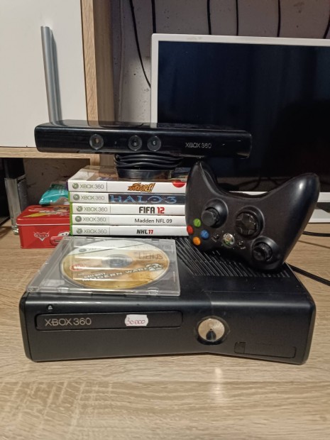 Xbox 360s 250GB kamerával játékokkal