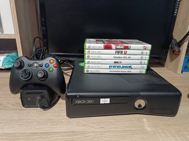 Xbox 360s 6db játékkal egy karral