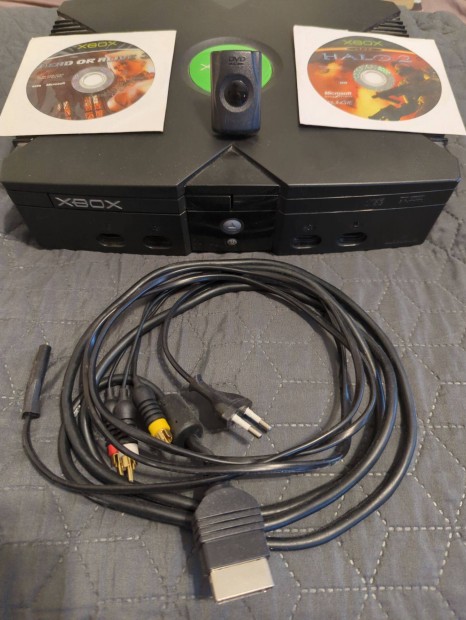 Xbox Classic konzol + Halo 2 + Dead or Alive 3 + DVD Playback kit vevő