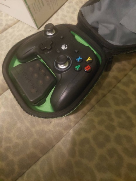 Xbox Nacon Revolution X kontroller szép állapotban dobozzal