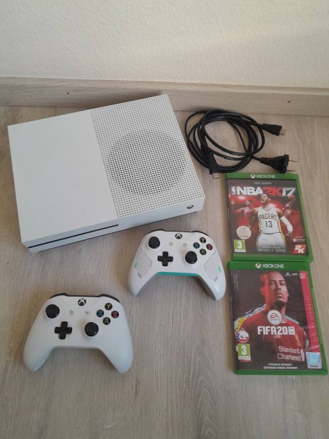 Xbox ONE S 1 TB konzol + 2 db kontroller + 2 jtk