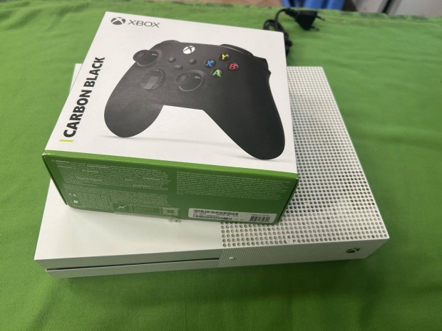 Xbox ONE S konzol