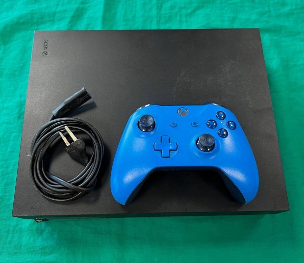 Xbox ONE X konzol 1 kontrollerrel 1Tb