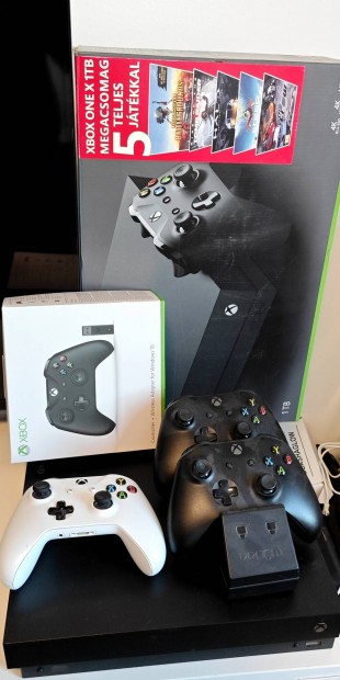 Xbox One 1TB +3 controller 