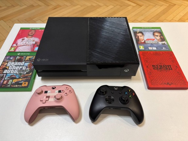 Xbox One 1 TB + 2 db kontroller + 4 db jtk