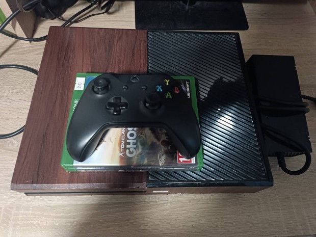 Xbox One 500GB fekete Kontrollerel 