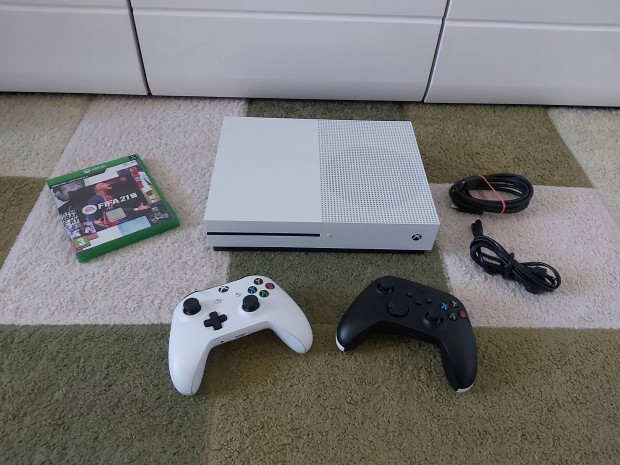 Xbox One S 1TB 2db Kontrollerrel Tartozékaival + Fifa 21